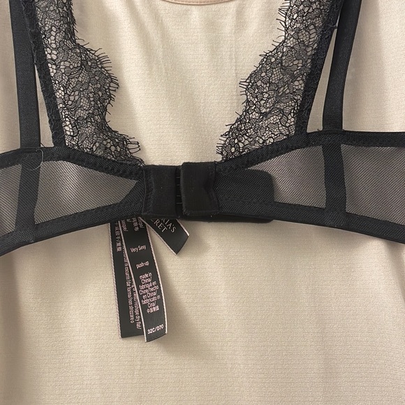 Victoria’s Secret black lace push up bra lace detail on back of strap Sz… - Picture 3 of 10